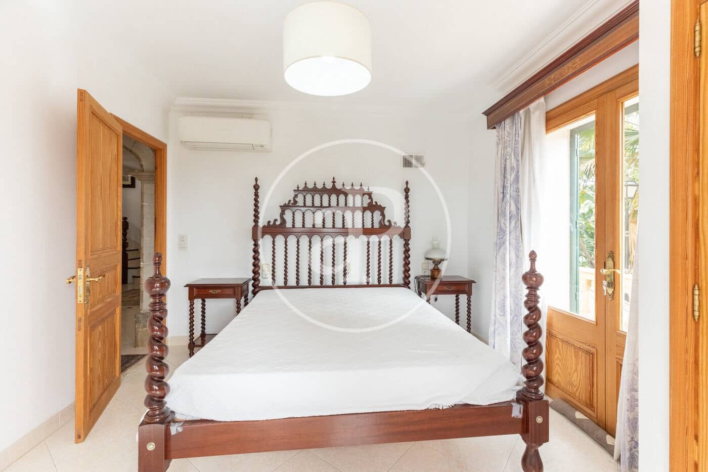 6 soveværelse Villa til salg i Sant Joan med swimmingpool - € 1.495.000 (Ref: 8999874)