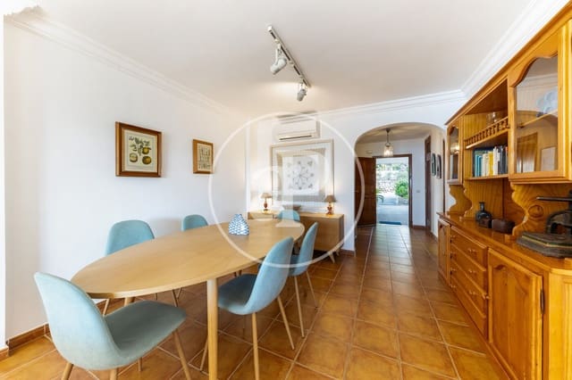 3 slaapkamer Appartement te huur in Alcúdia - € 2.000 (Ref: 9206817)