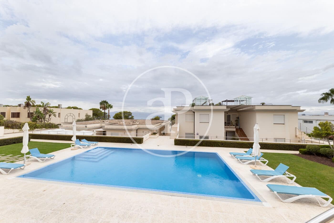 3 soverom Leilighet til leie i Llucmajor med svømmebasseng - € 3 800 (Ref: 9232916)