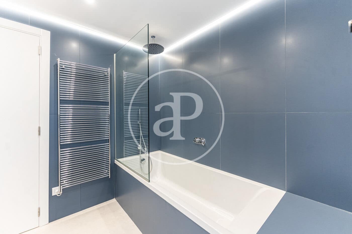 3 slaapkamer Appartement te huur in Palma de Mallorca met garage - € 3.200 (Ref: 9303548)