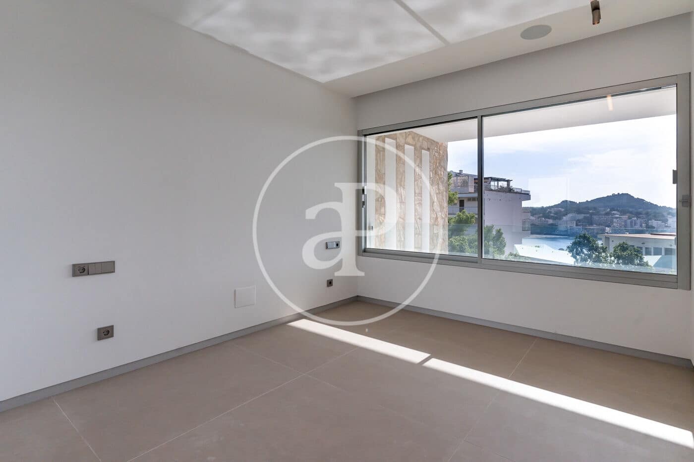 4 bedroom Villa for sale in Santa Ponsa with pool - € 4,250,000 (Ref: 9415953)