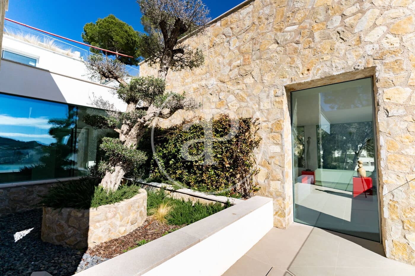 4 bedroom Villa for sale in Santa Ponsa with pool - € 4,250,000 (Ref: 9415953)