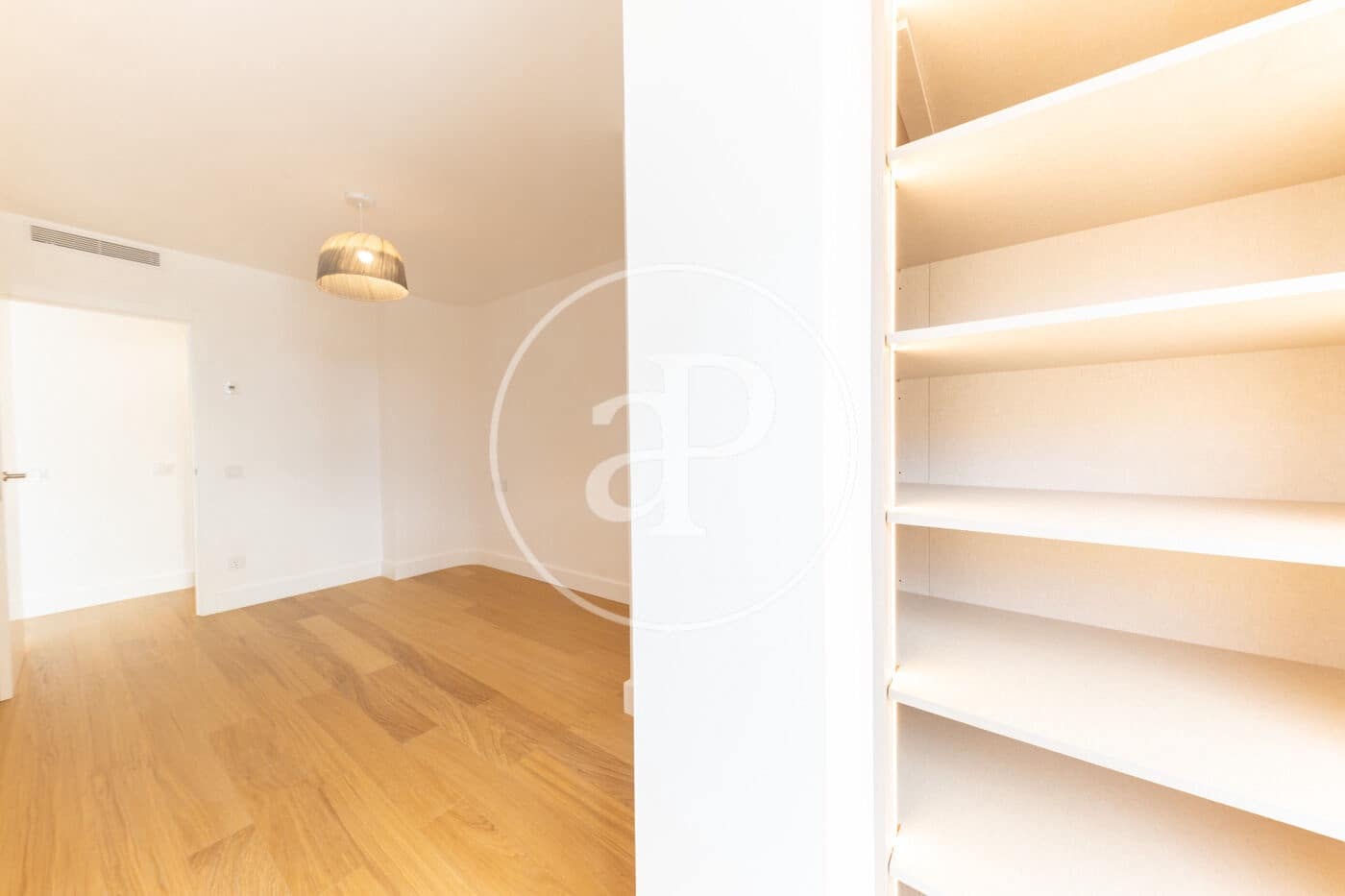 2 bedroom Apartment for sale in Palma de Mallorca - € 730,000 (Ref: 9433438)