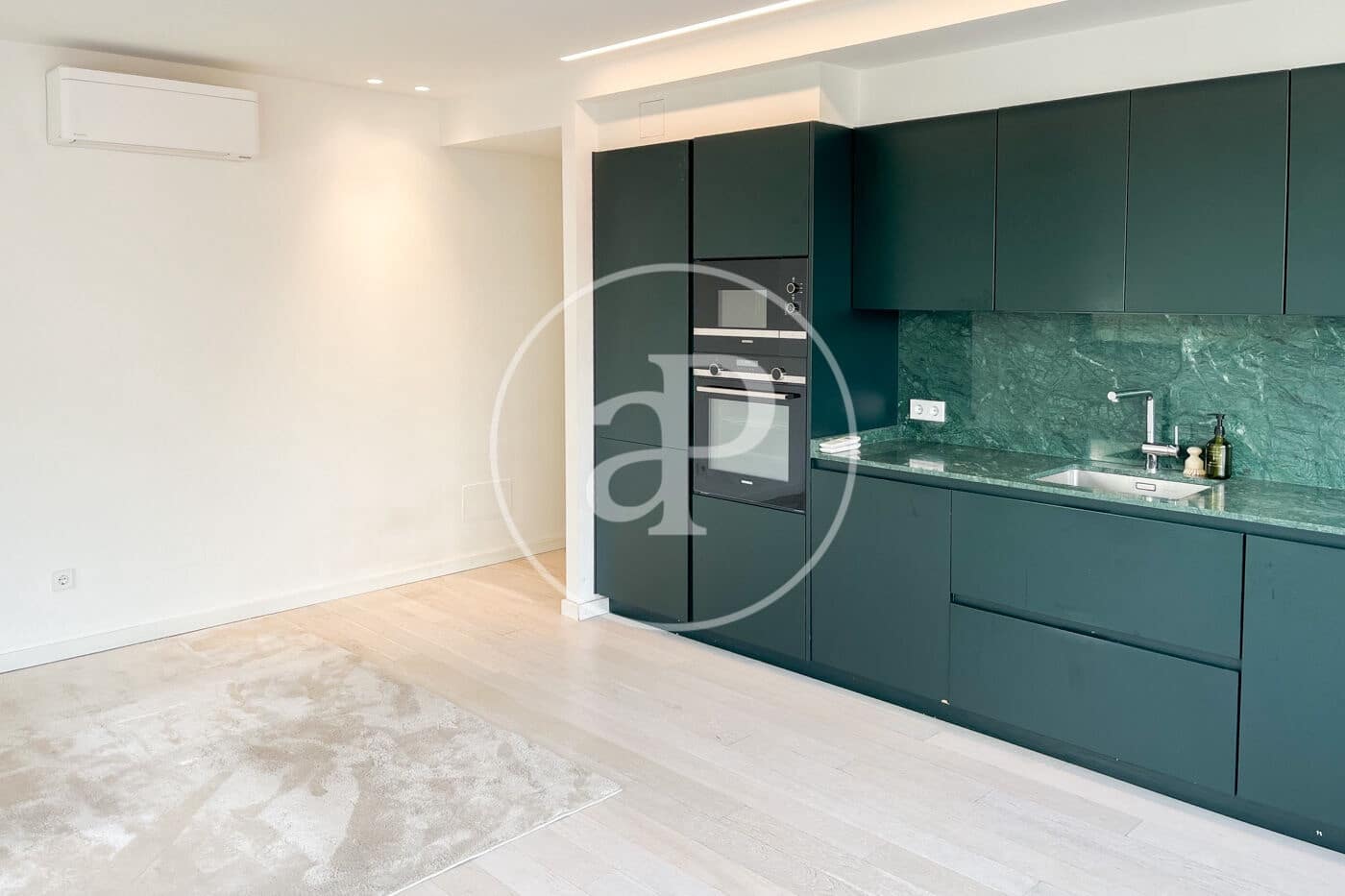 1 soverom Leilighet til leie i Palma de Mallorca med svømmebasseng - € 1 600 (Ref: 9437124)