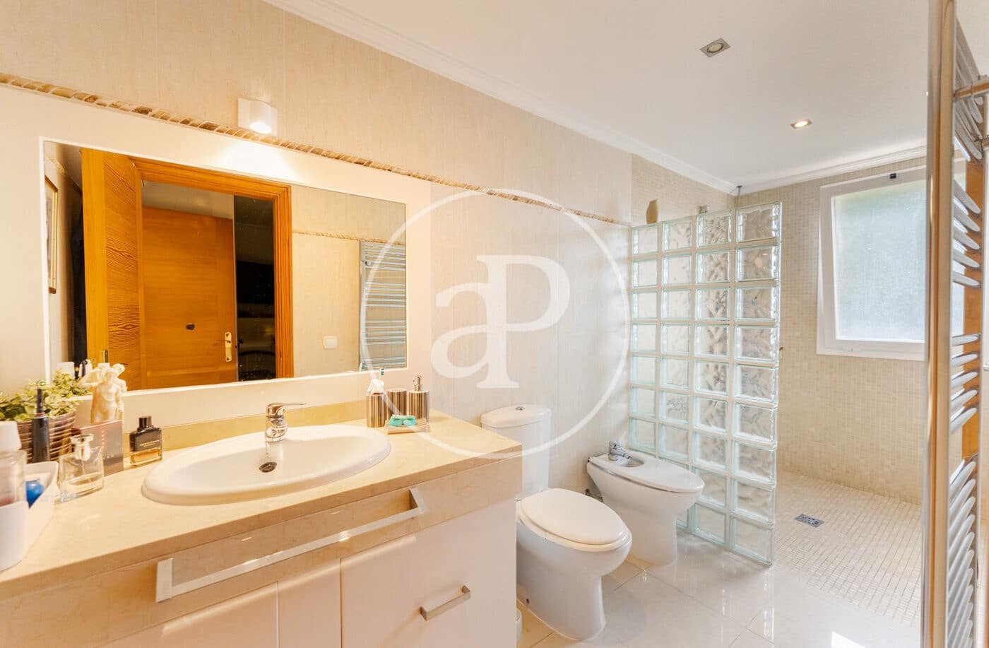 5 bedroom Villa for sale in Son Ferriol - € 670,000 (Ref: 9488353)