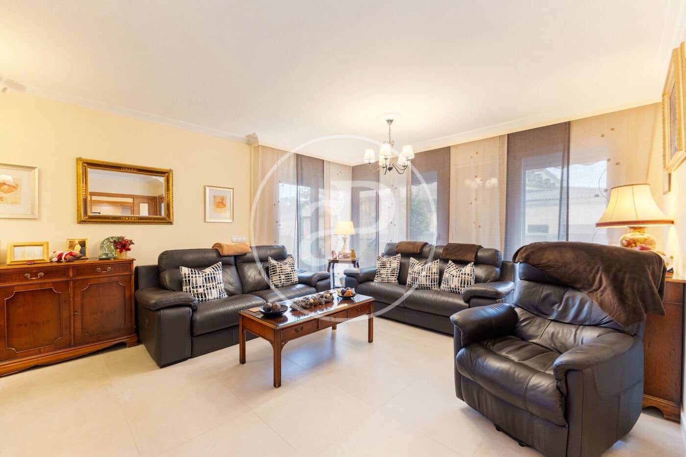 5 bedroom Villa for sale in Son Ferriol - € 670,000 (Ref: 9488353)