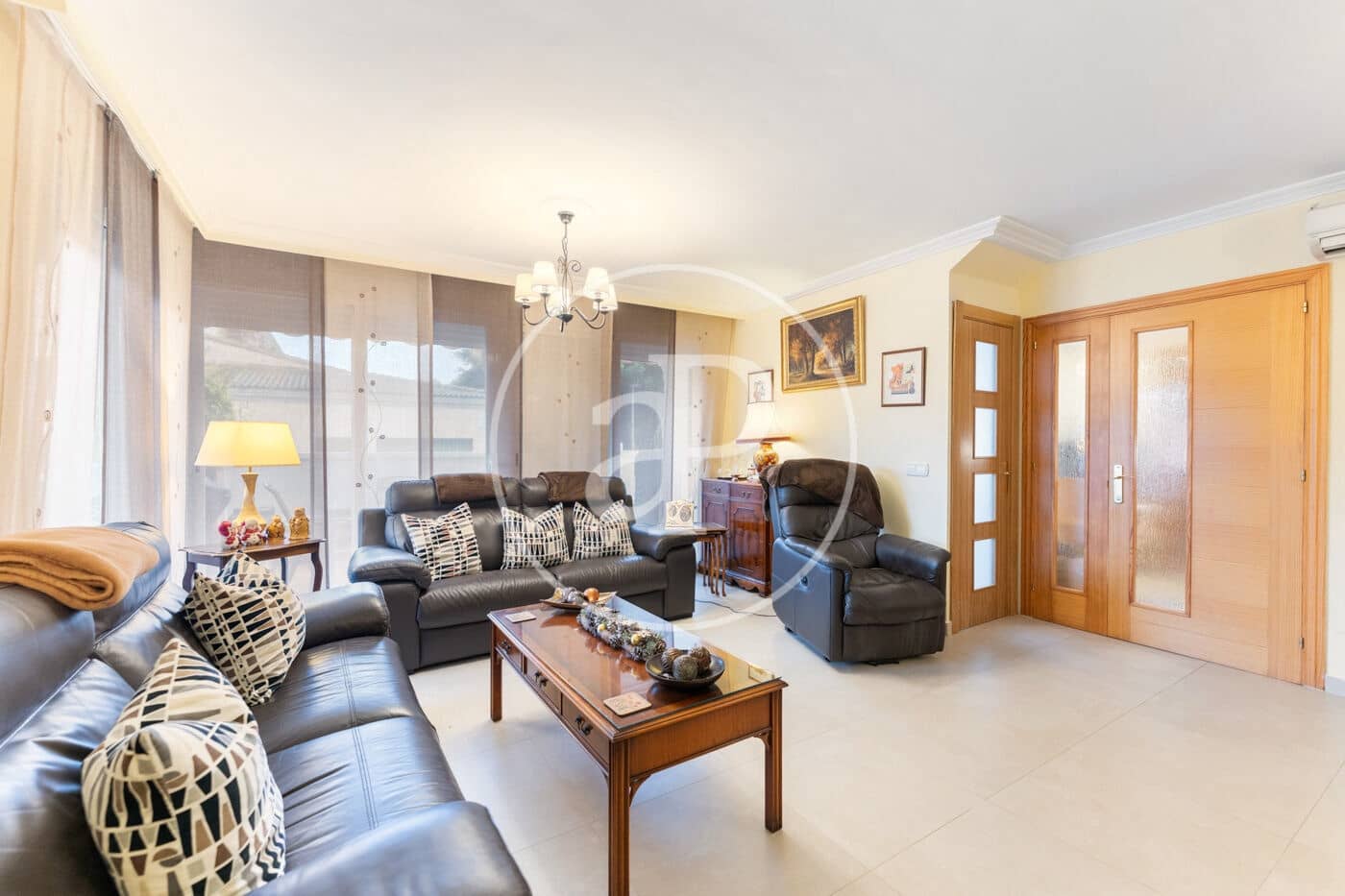 5 bedroom Villa for sale in Son Ferriol - € 670,000 (Ref: 9488353)