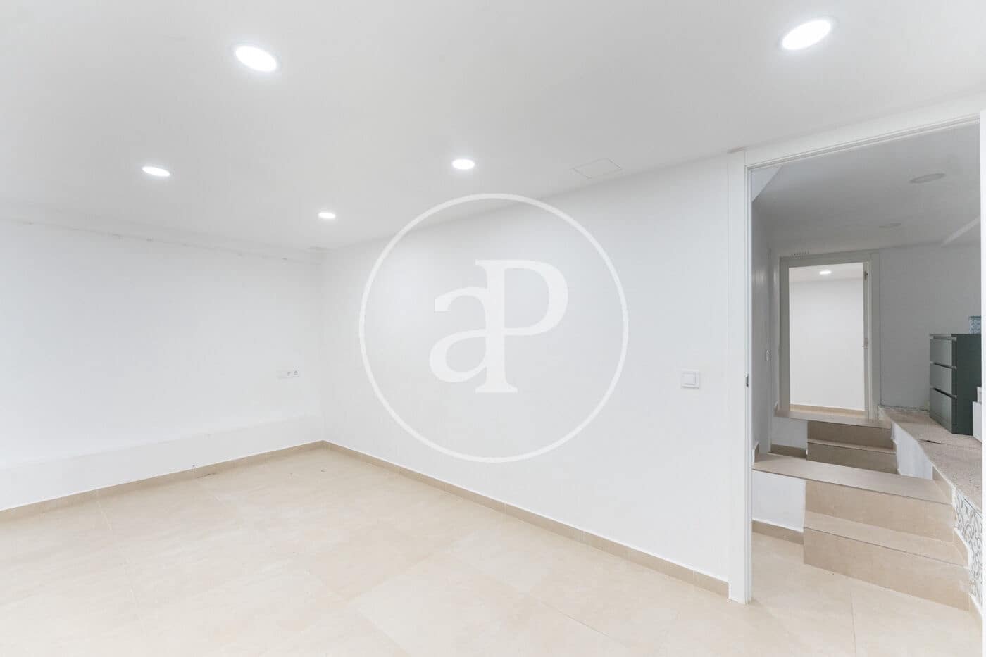 5 bedroom Villa for sale in Son Ferriol - € 670,000 (Ref: 9488353)