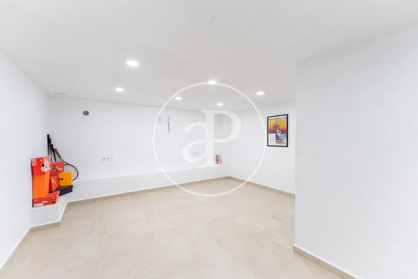 5 bedroom Villa for sale in Son Ferriol - € 670,000 (Ref: 9488353)