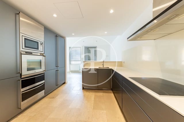 Appartement de 4 chambres à louer à Plaça dels Patins, Palma de Mallorca - 3 000 € (Ref: 9535958)