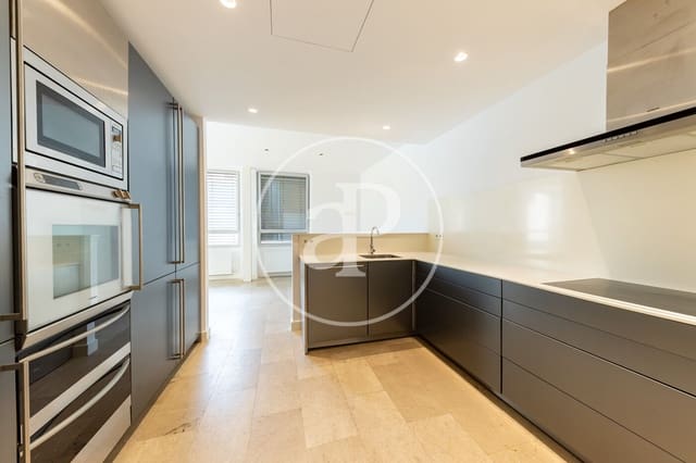Appartement de 4 chambres à louer à Plaça dels Patins, Palma de Mallorca - 3 000 € (Ref: 9535958)