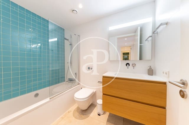 Appartement de 4 chambres à louer à Plaça dels Patins, Palma de Mallorca - 3 000 € (Ref: 9535958)