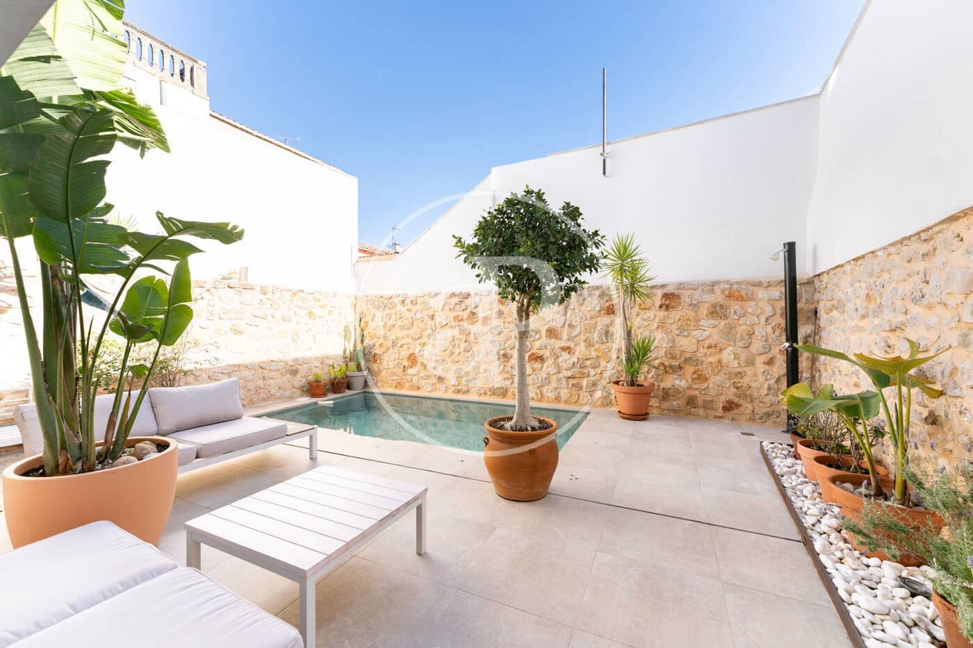 4 bedroom Villa for sale in Lloseta with pool - € 1,500,000 (Ref: 9561817)