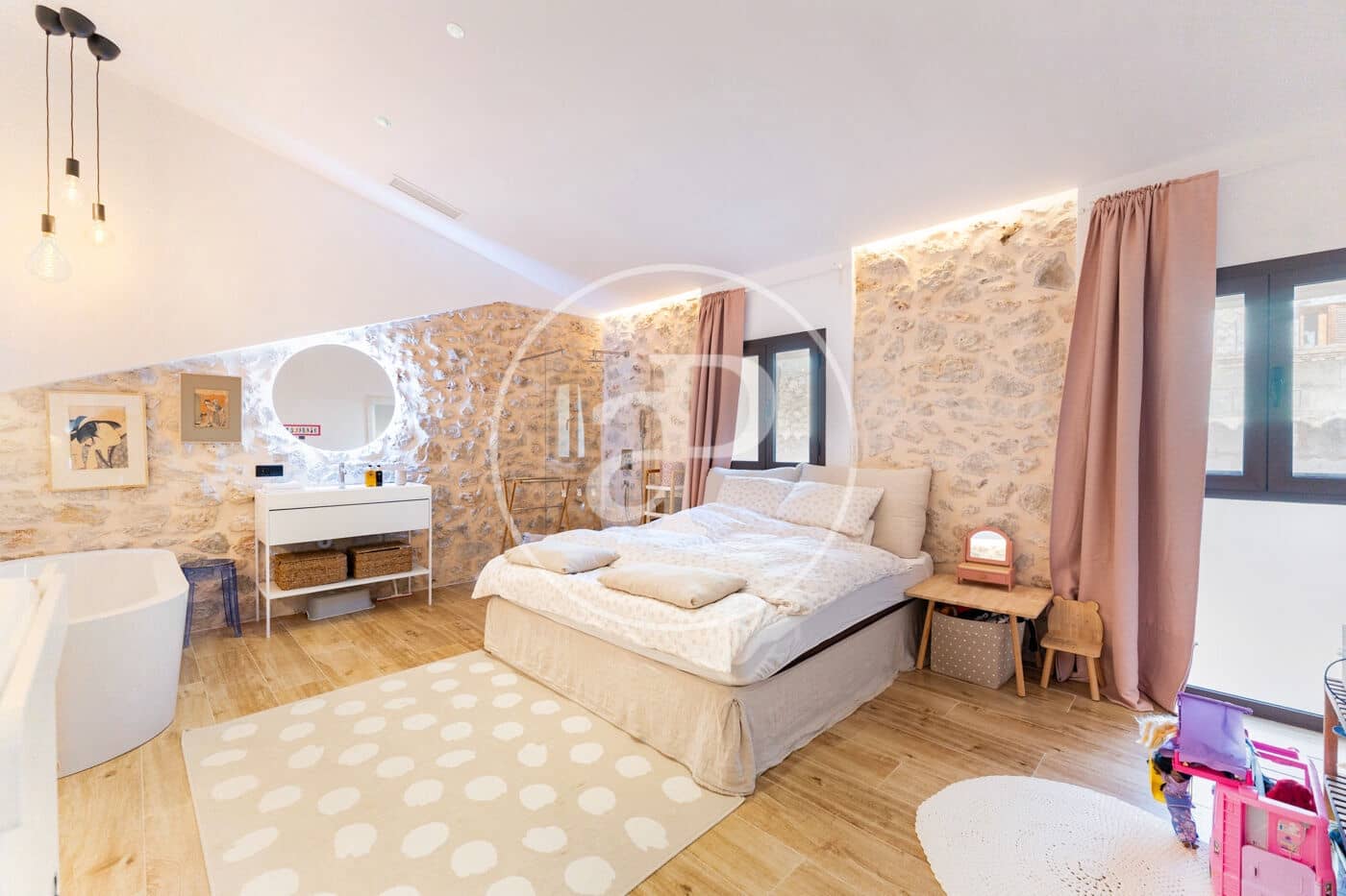 4 bedroom Villa for sale in Lloseta with pool - € 1,500,000 (Ref: 9561817)