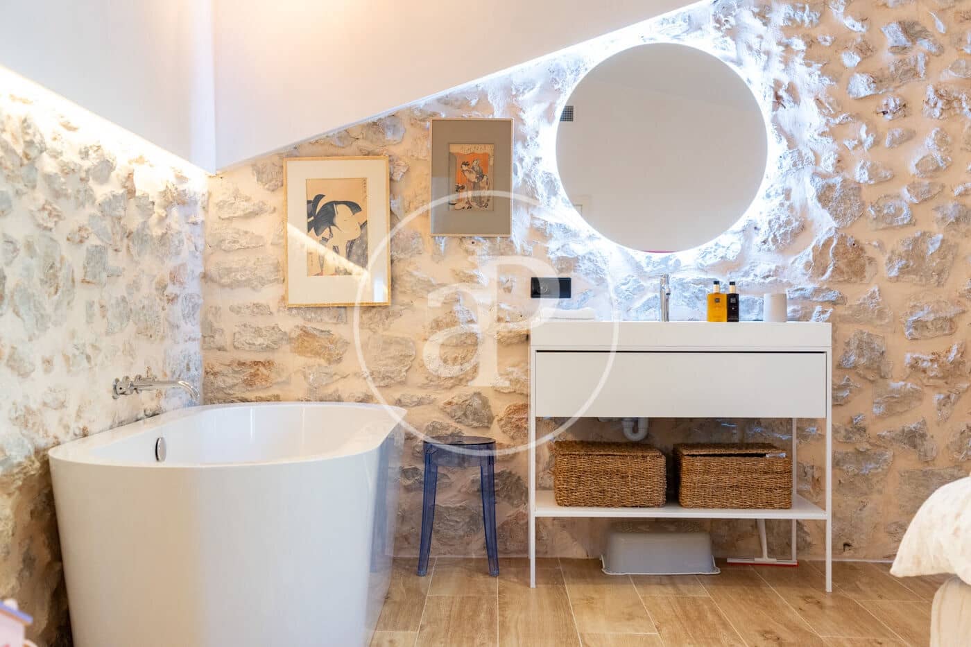 4 bedroom Villa for sale in Lloseta with pool - € 1,500,000 (Ref: 9561817)