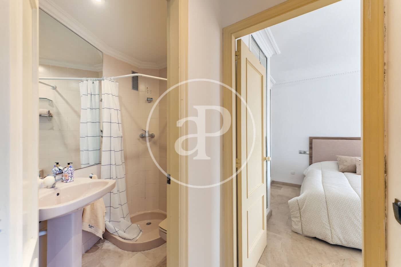 Apartamento de 2 habitaciones en Palma de Mallorca en alquiler con piscina - 2.500 € (Ref: 9677506)