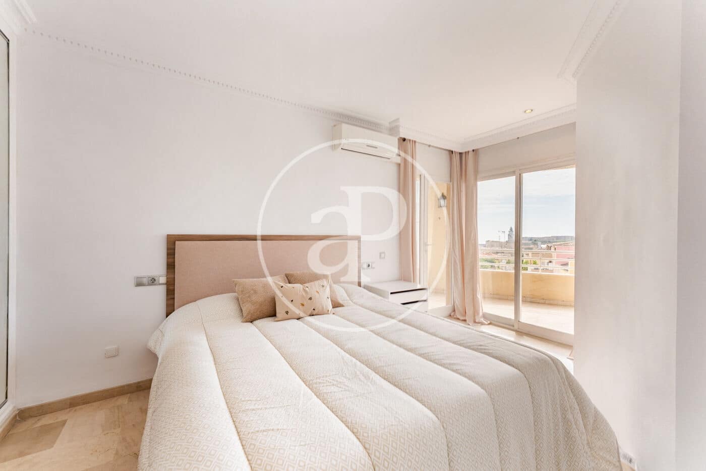 Apartamento de 2 habitaciones en Palma de Mallorca en alquiler con piscina - 2.500 € (Ref: 9677506)
