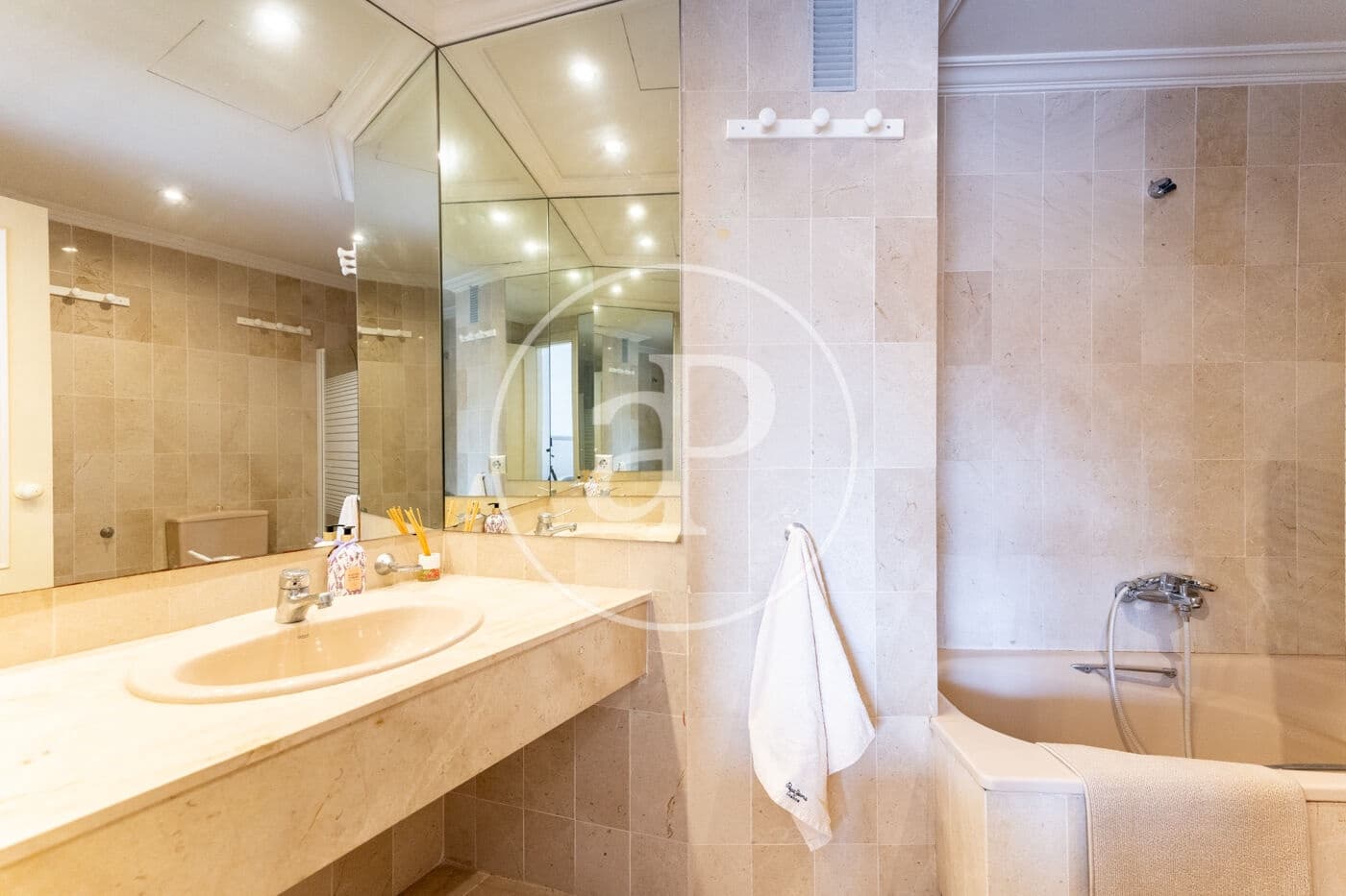 Apartamento de 2 habitaciones en Palma de Mallorca en alquiler con piscina - 2.500 € (Ref: 9677506)