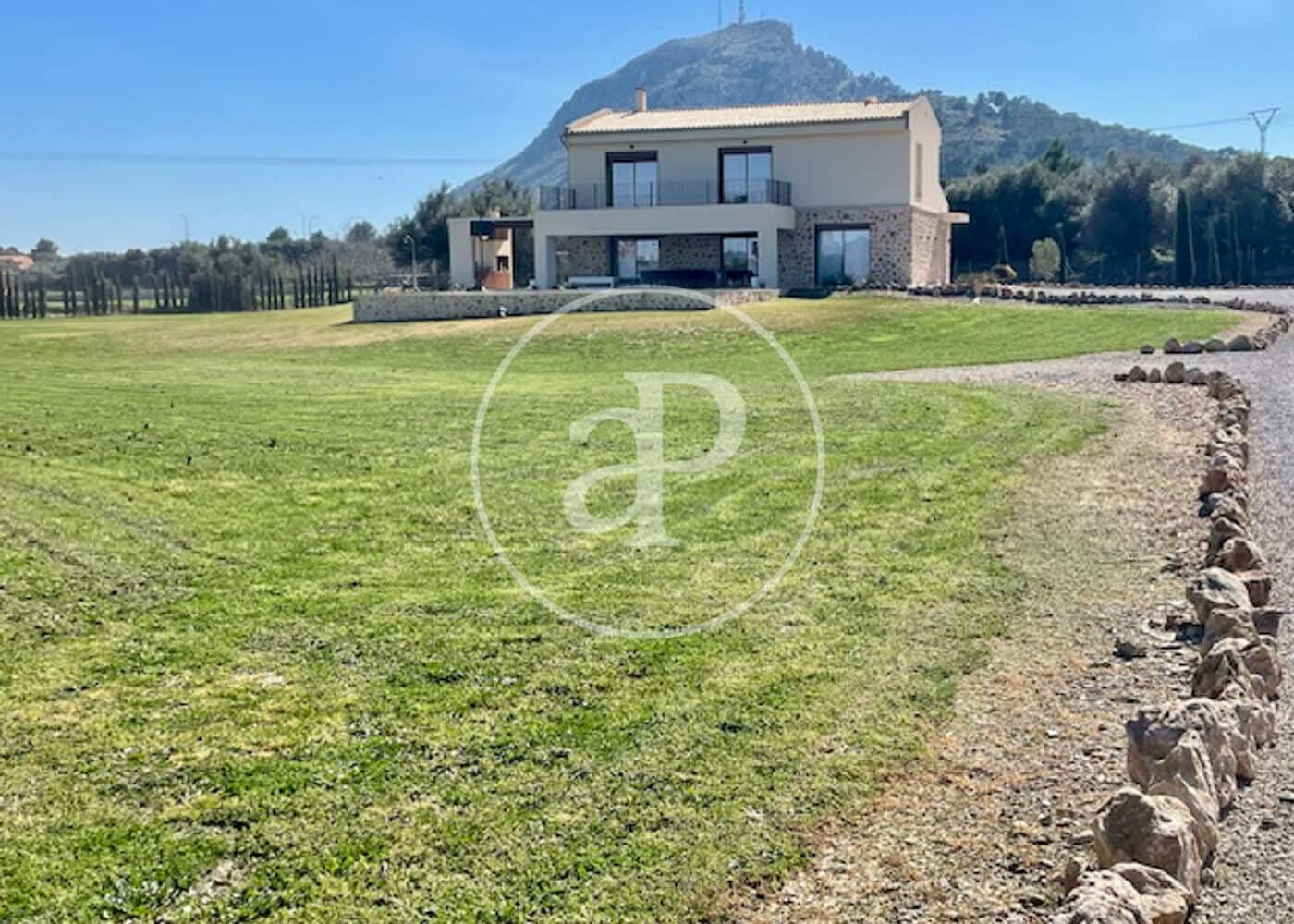 3 bedroom Villa for rent in Alcudia with pool - € 12,000 (Ref: 9686462)