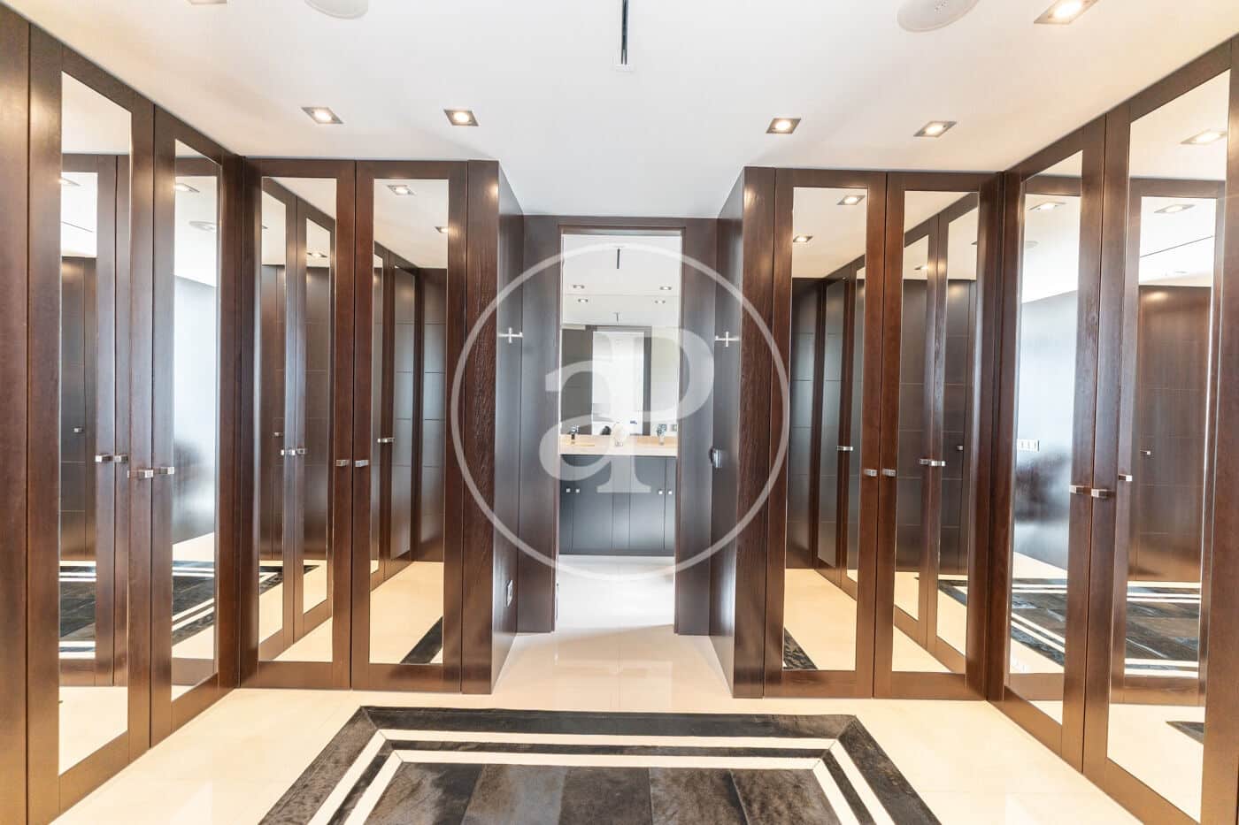 4 bedroom Villa for sale in Palma de Mallorca - € 2,800,000 (Ref: 9770684)