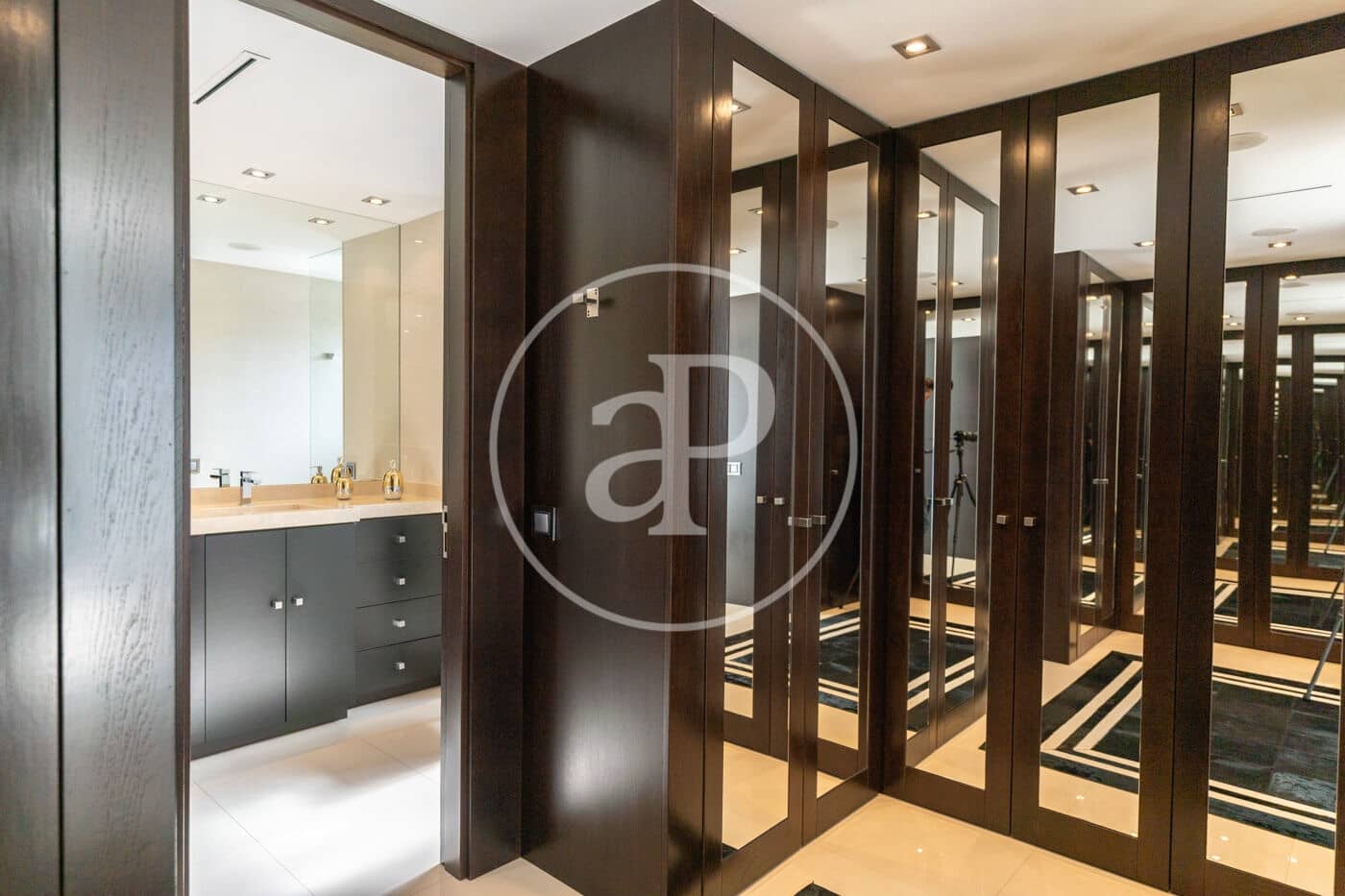 4 bedroom Villa for sale in Palma de Mallorca - € 2,800,000 (Ref: 9770684)