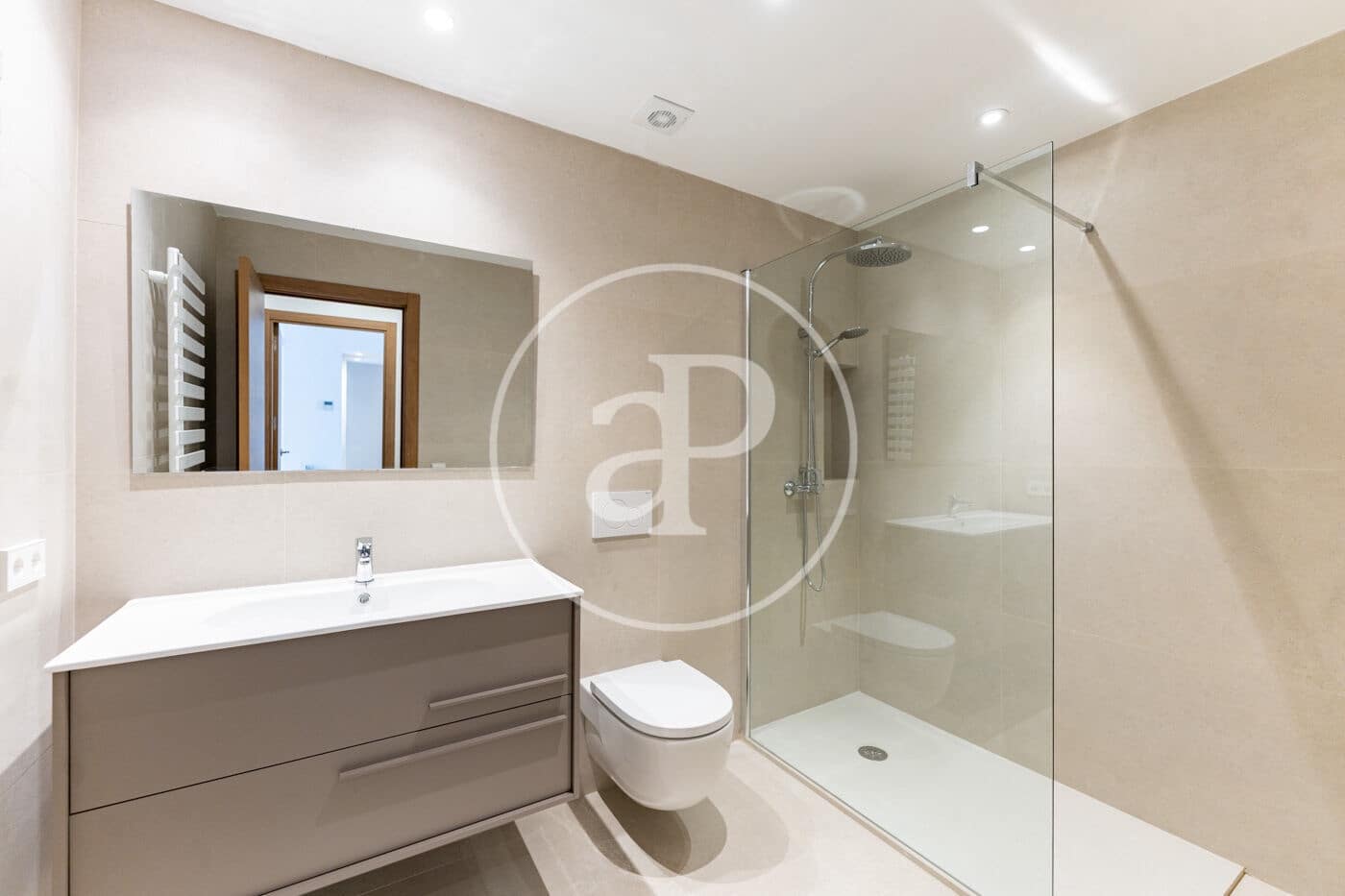 3 bedroom Apartment for rent in Palma de Mallorca - € 1,800 (Ref: 9825272)