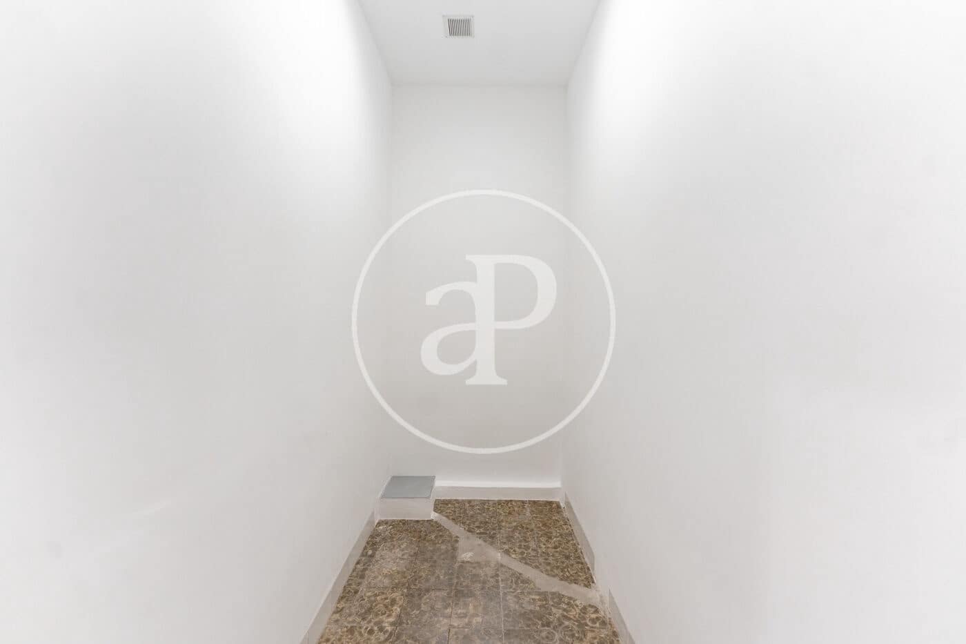 3 bedroom Apartment for rent in Palma de Mallorca - € 1,800 (Ref: 9825272)