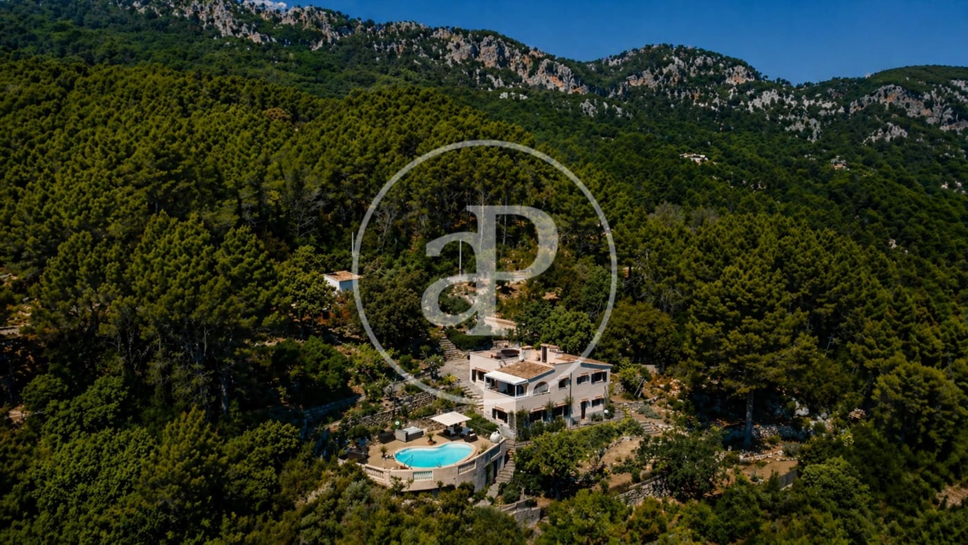 4 soveværelse Villa til salg i Esporles med swimmingpool - € 1.699.000 (Ref: 9851784)