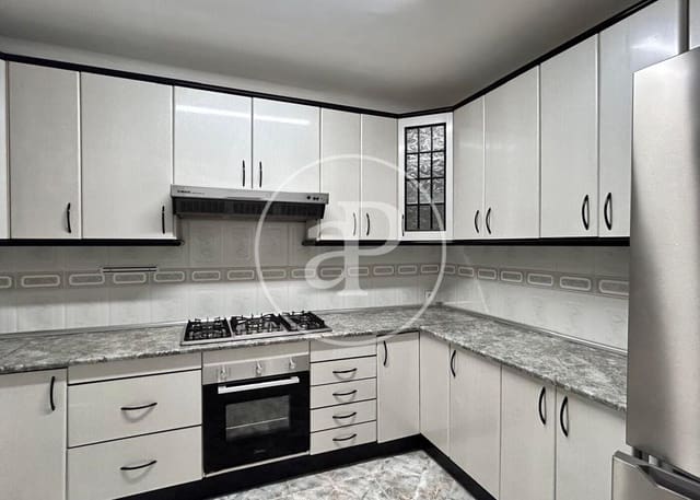 Chalet de 4 habitaciones en Sol de Mallorca, Calvià en alquiler - 2.500 € (Ref: 9915849)