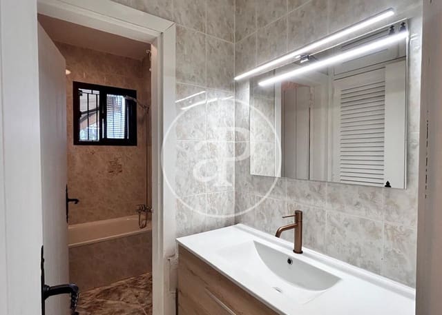 Chalet de 4 habitaciones en Sol de Mallorca, Calvià en alquiler - 2.500 € (Ref: 9915849)