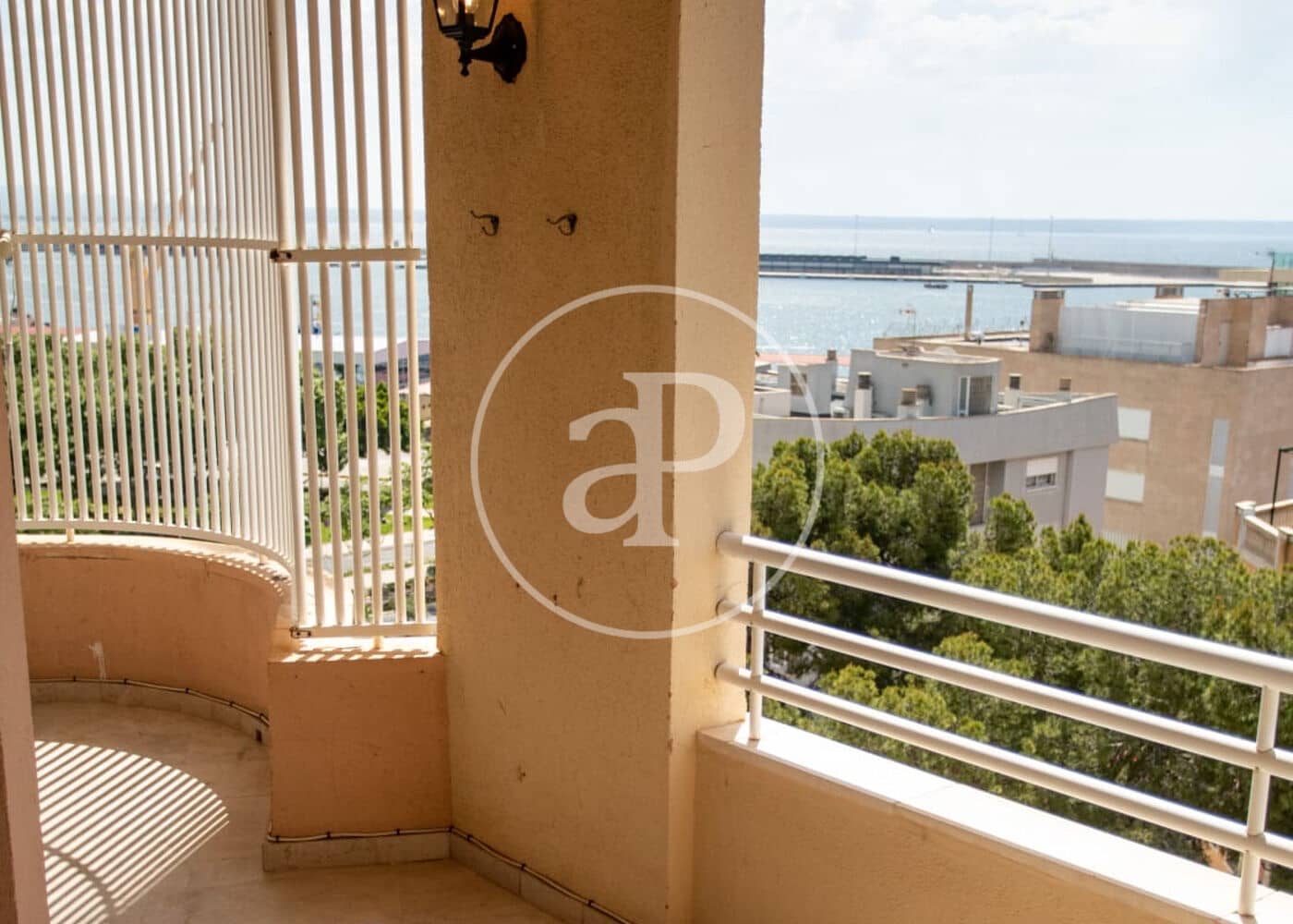 2 soverom Leilighet til leie i Palma de Mallorca med svømmebasseng garasje - € 3 500 (Ref: 9920447)