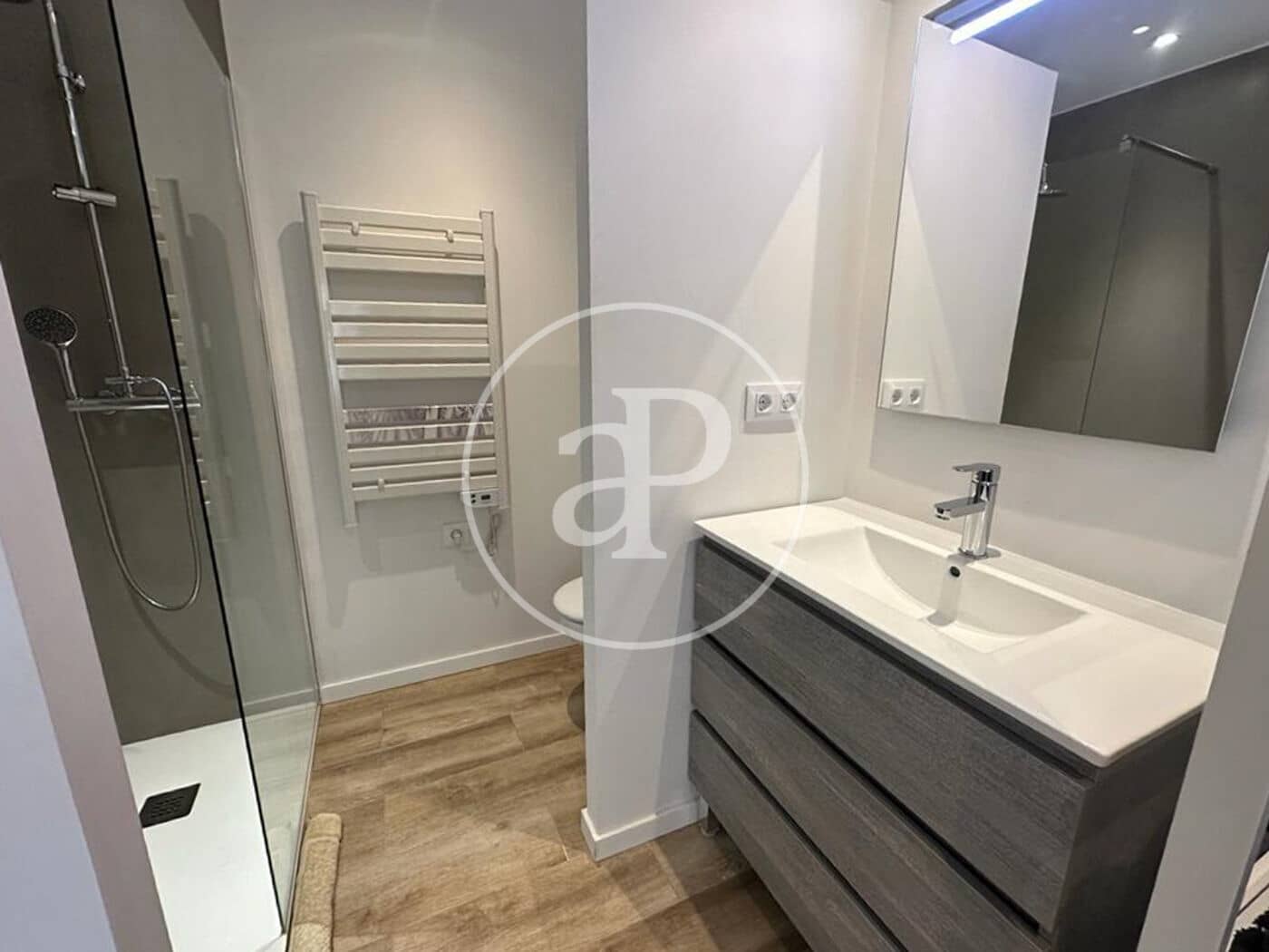 2 bedroom Apartment for rent in Palma de Mallorca - € 2,200 (Ref: 9927435)