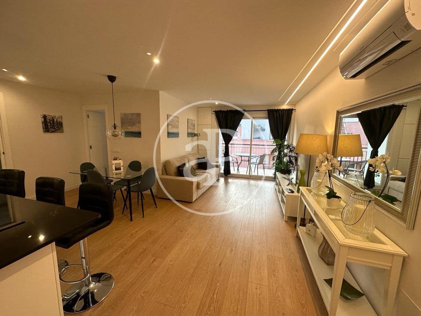 2 bedroom Apartment for rent in Palma de Mallorca - € 2,200 (Ref: 9927435)