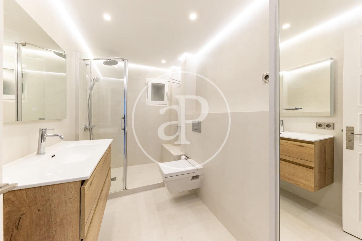 4 quarto Apartamento para arrendar em Palma de Mallorca - 4 500 € (Ref: 9927436)