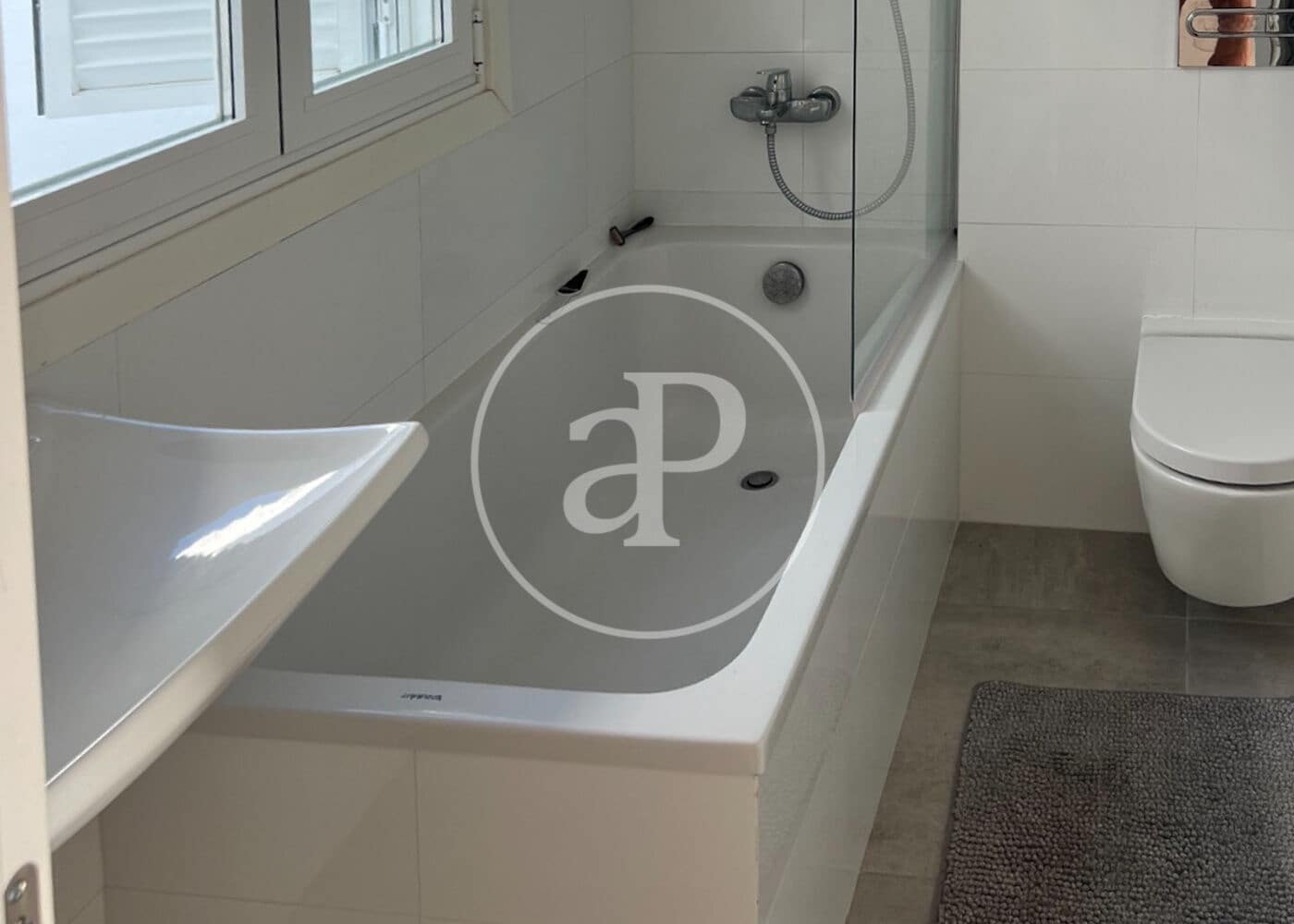 2 bedroom Apartment for rent in Palma de Mallorca - € 2,000 (Ref: 9929429)