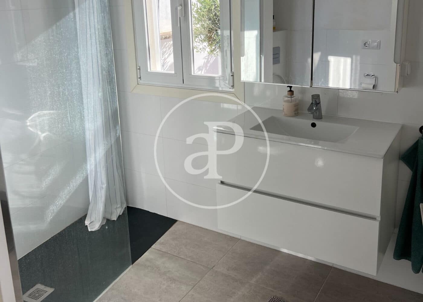 2 bedroom Apartment for rent in Palma de Mallorca - € 2,000 (Ref: 9929429)