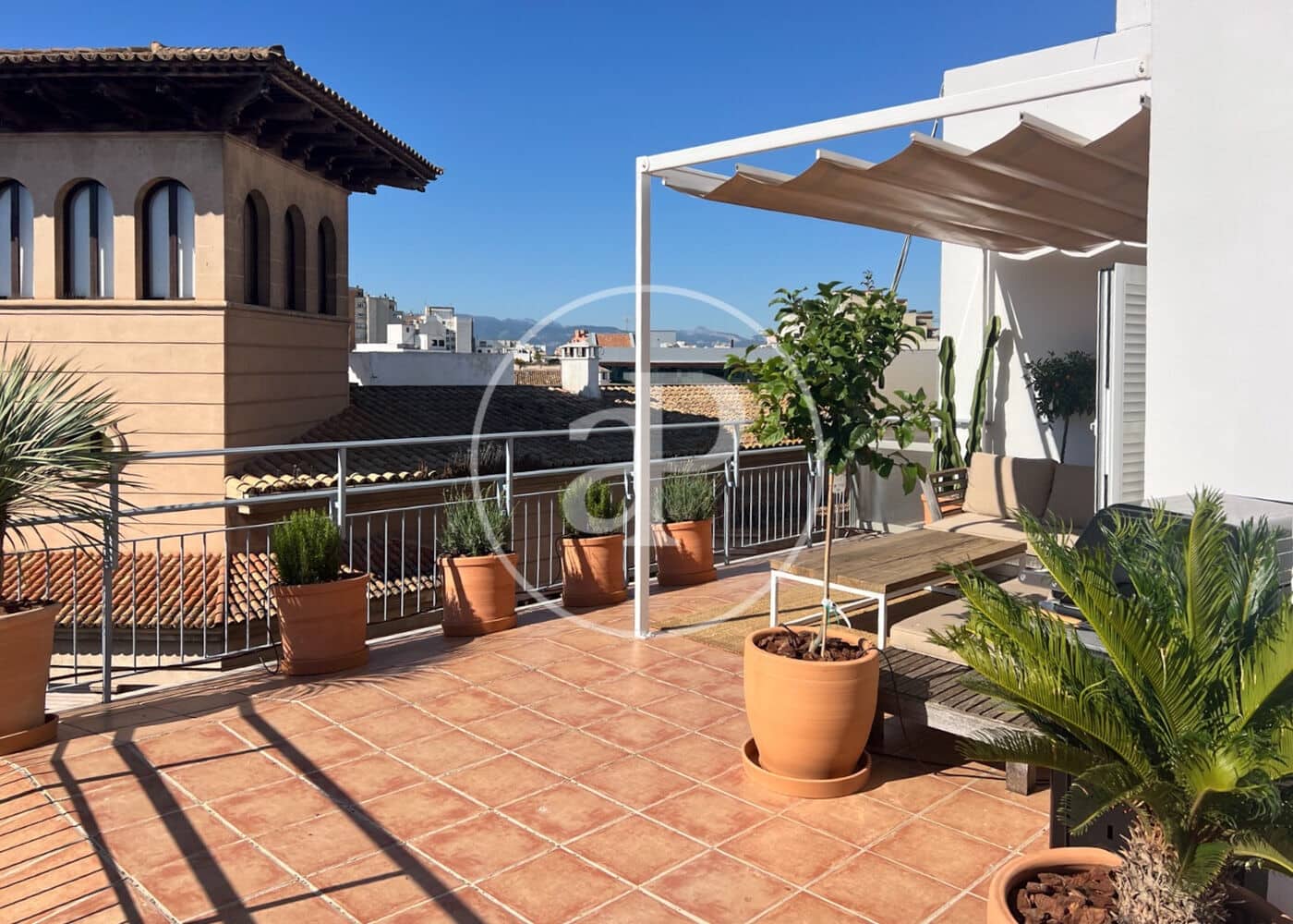 2 bedroom Apartment for rent in Palma de Mallorca - € 2,000 (Ref: 9929429)
