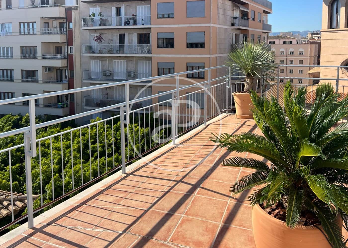 2 bedroom Apartment for rent in Palma de Mallorca - € 2,000 (Ref: 9929429)