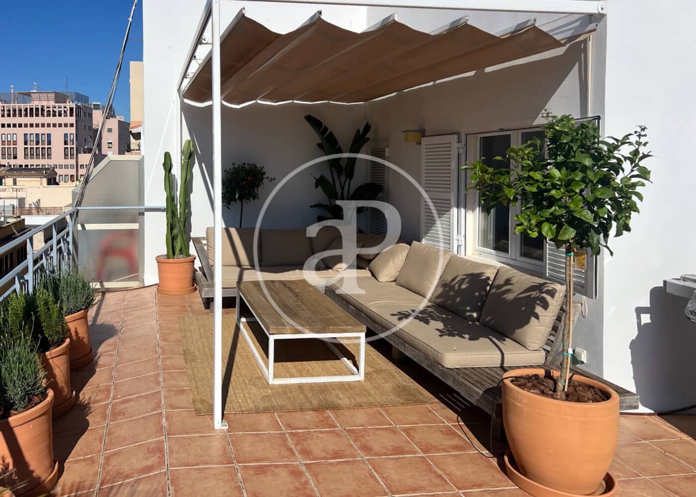 2 bedroom Apartment for rent in Palma de Mallorca - € 2,000 (Ref: 9929429)