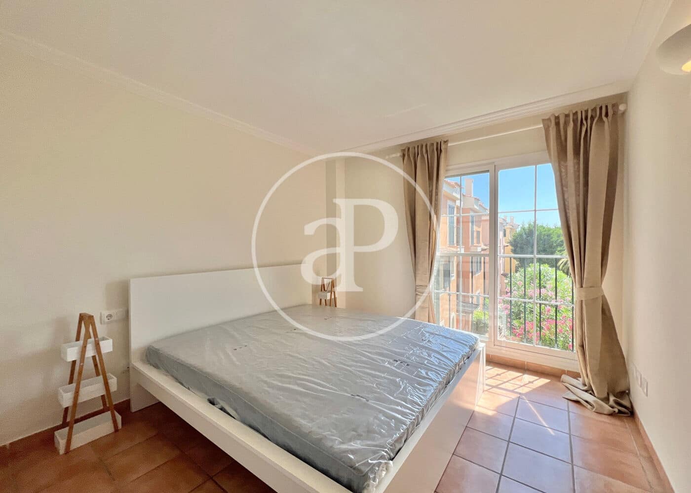 Apartamento de 2 habitaciones en Andratx en alquiler con piscina garaje - 1.900 € (Ref: 9938225)
