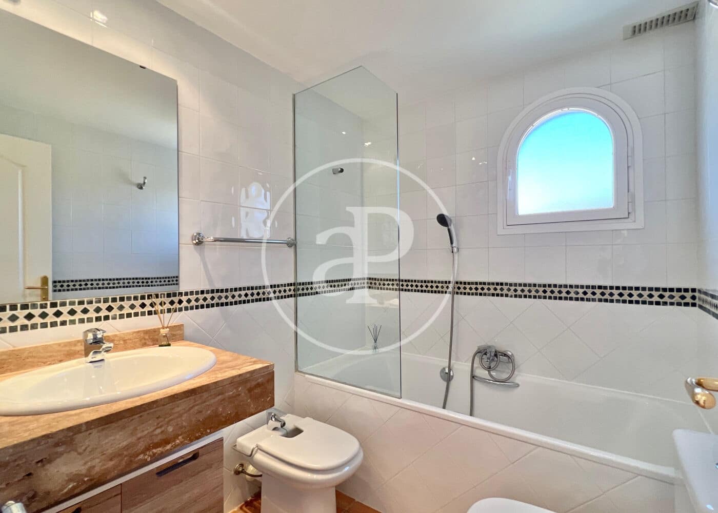 Apartamento de 2 habitaciones en Andratx en alquiler con piscina garaje - 1.900 € (Ref: 9938225)