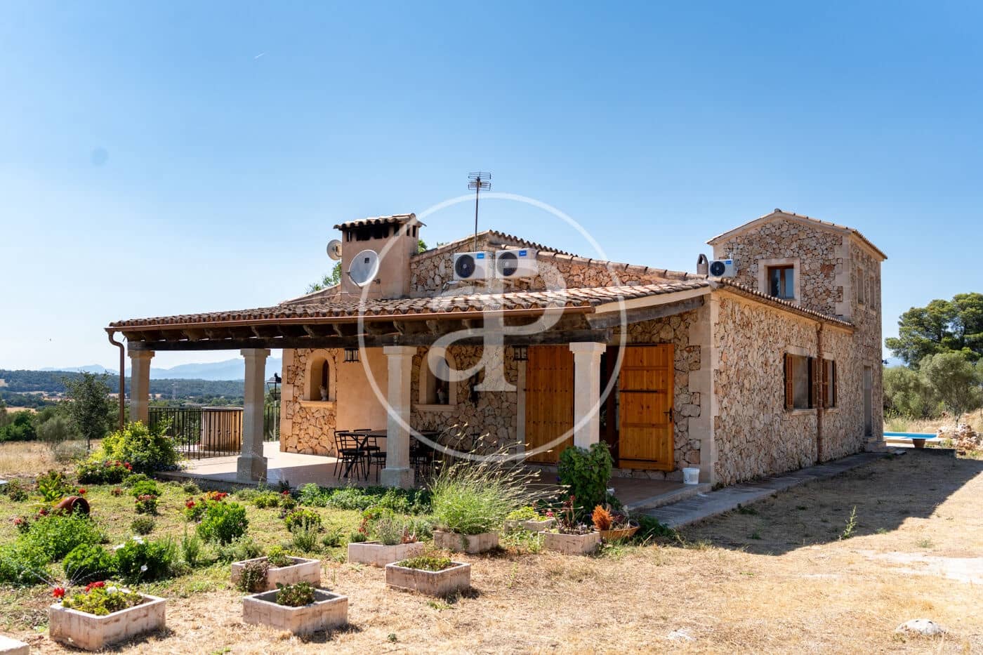 4 bedroom Villa for rent in Sineu with pool - € 5,500 (Ref: 9949825)