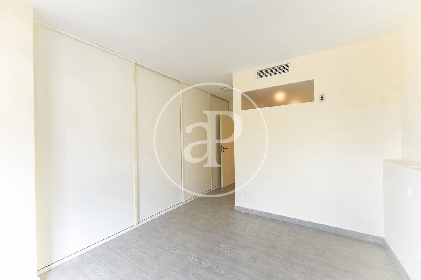 2 sypialnia Apartament do wynajęcia w Cas Catala z basenem garażem - 2 800 € (Ref: 9966679)