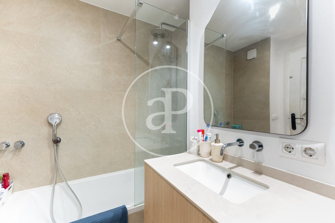 Appartement de 3 chambres à louer à Palma de Mallorca avec garage - 2 000 € (Ref: 9977338)