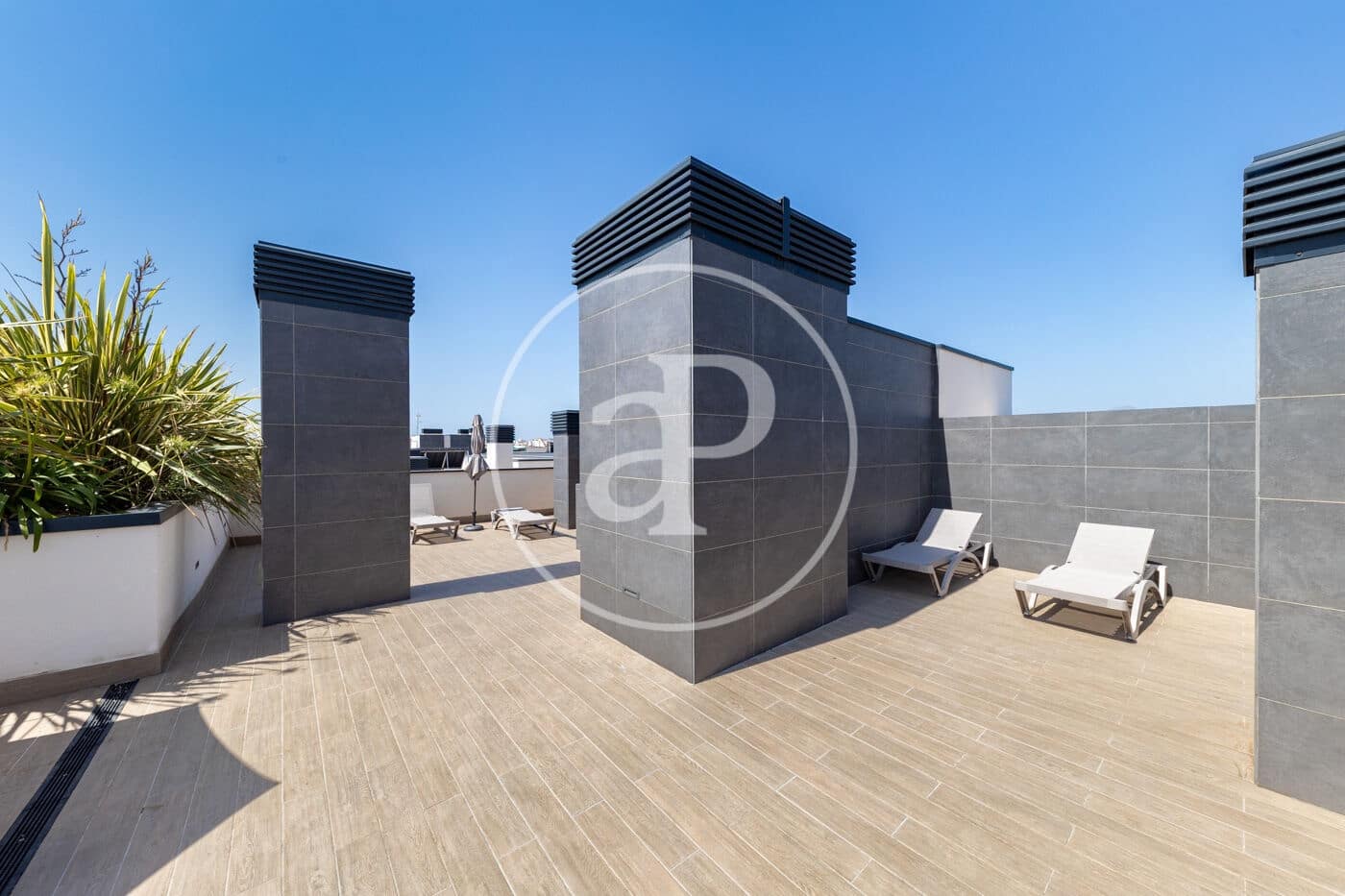 2 bedroom Apartment for rent in Palma de Mallorca with pool garage - € 1,700 (Ref: 9994275)