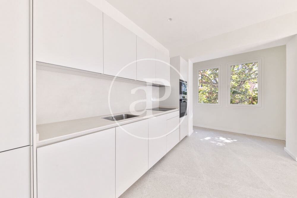 Appartement de 2 chambres à louer à Palma de Mallorca - 2 100 € (Ref: 9998831)