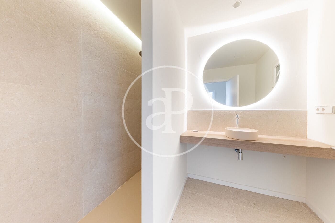 Appartement de 2 chambres à louer à Palma de Mallorca - 2 100 € (Ref: 9998832)