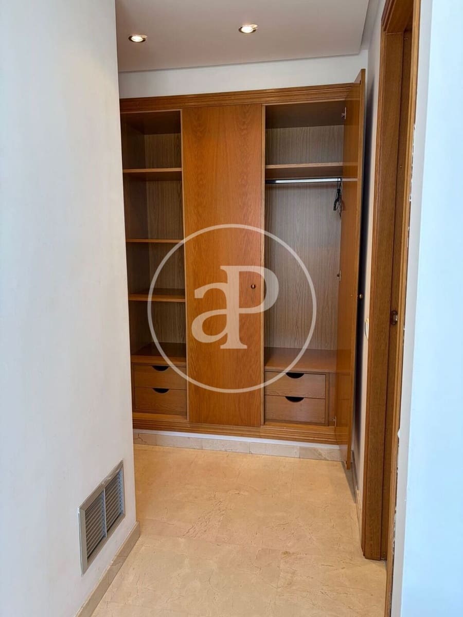 2 sovrum Lägenhet att hyra i Valencia stad med pool garage - 2 000 € (Ref: 10005718)