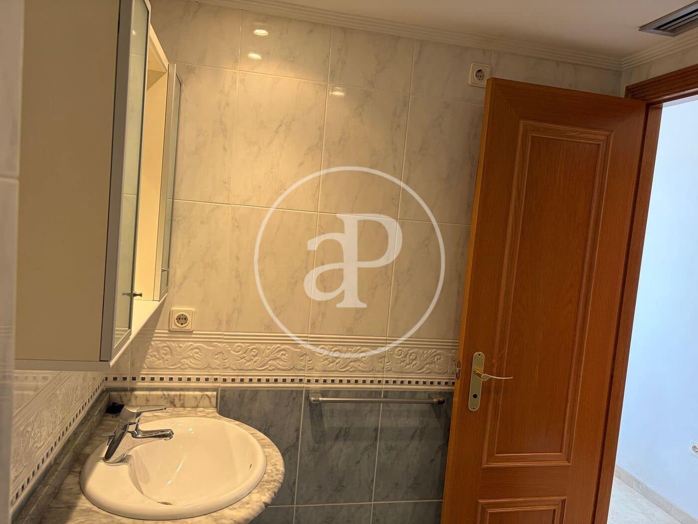 2 sovrum Lägenhet att hyra i Valencia stad med pool garage - 2 000 € (Ref: 10005718)