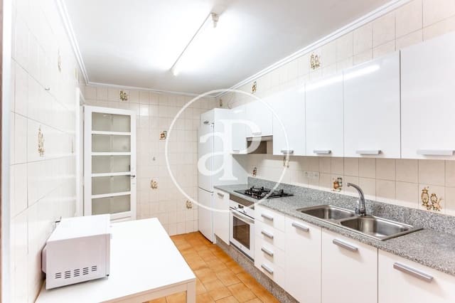 3 bedroom Apartment for rent in Mestalla, Valencia city - € 1,400 (Ref: 10005722)